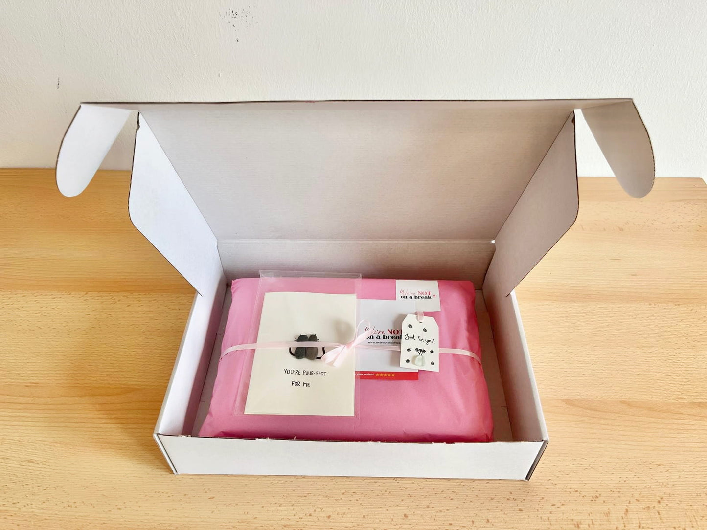 "Pájaros Enamorados sobre Piedras" - Regalo Personalizado de Cristal de Mar